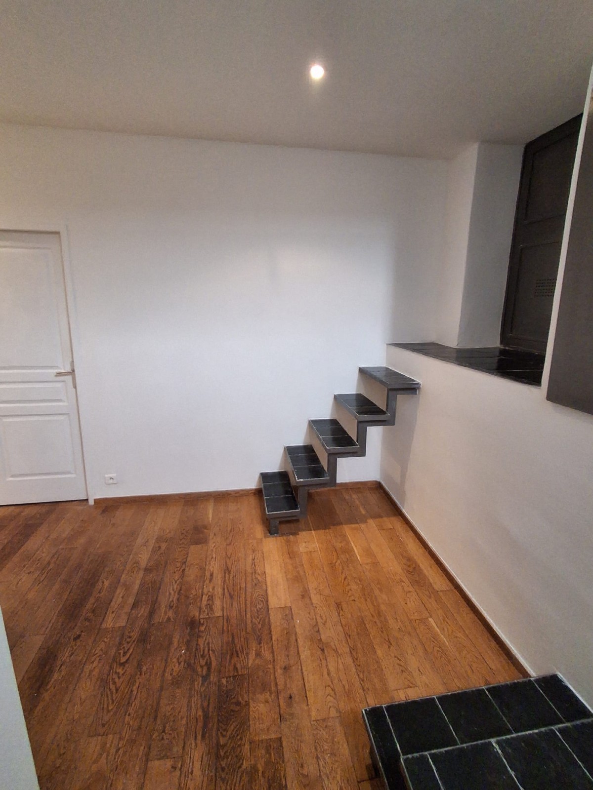 Combien coûte la pose de carrelage imitation bois sur 70 m² pour une maison individuelle à Aubagne et les Bouches-du-Rhône ?