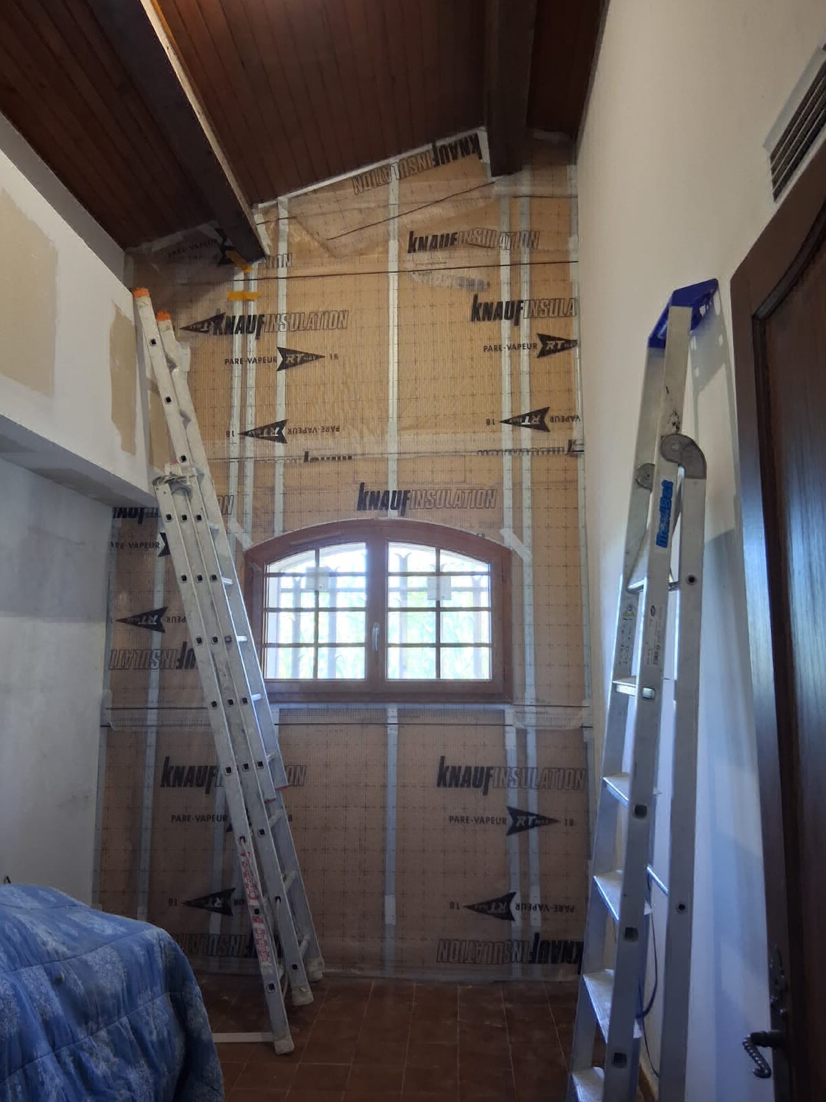 Rénovation globale d'une maison avec isolation mur intérieur et comble rampant à La Ciotat