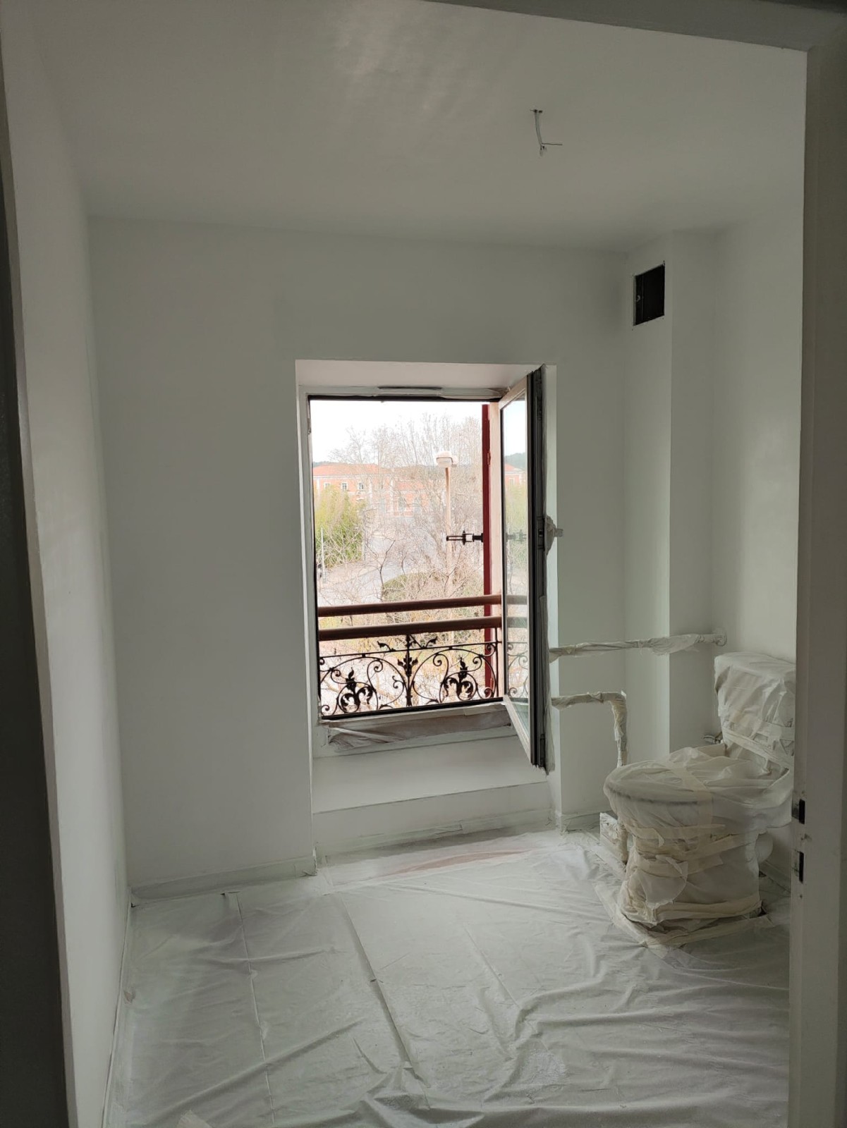 Renovation de bureau en peinture projet rions Airless à Gardanne 