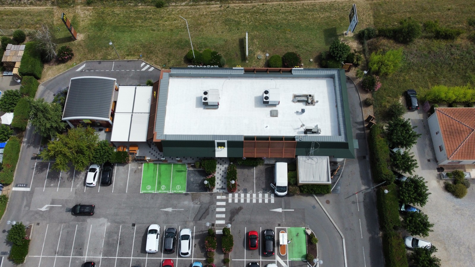 Peinture Cool roof, revêtements Thermoreflectif, peinture blanche pour Toiture MC Donald Fuveau Proche de Rousset