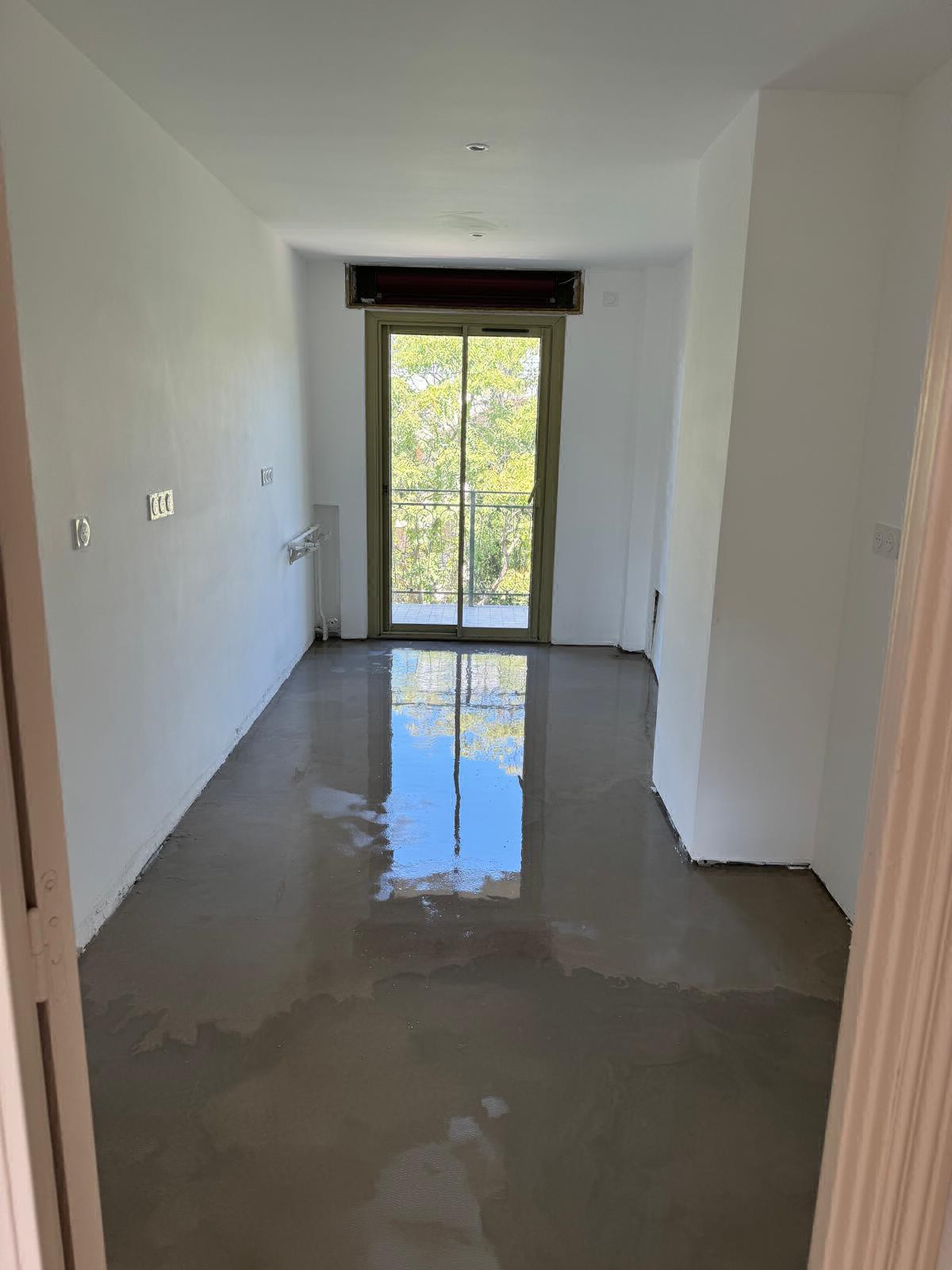 Rénovation appartement peinture blanche à Marseille Bouches du Rhones par artisan qualifié