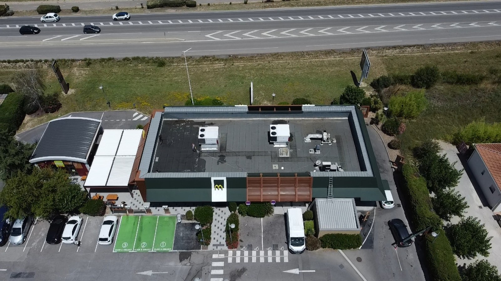 Peinture Cool roof, revêtements Thermoreflectif, peinture blanche pour Toiture MC Donald Fuveau Proche de Rousset