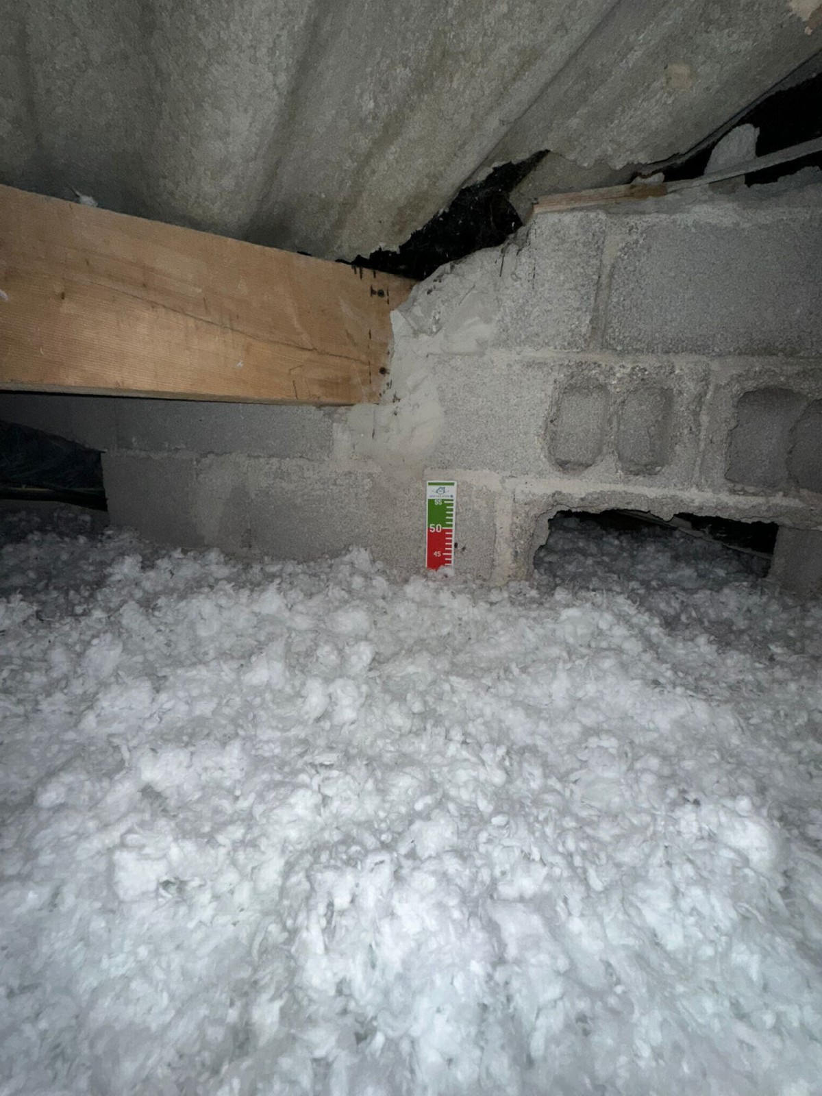 Isolation thermique des combles perdus en laine de verre avec MaPrimeRénov à Toulon dans le Var