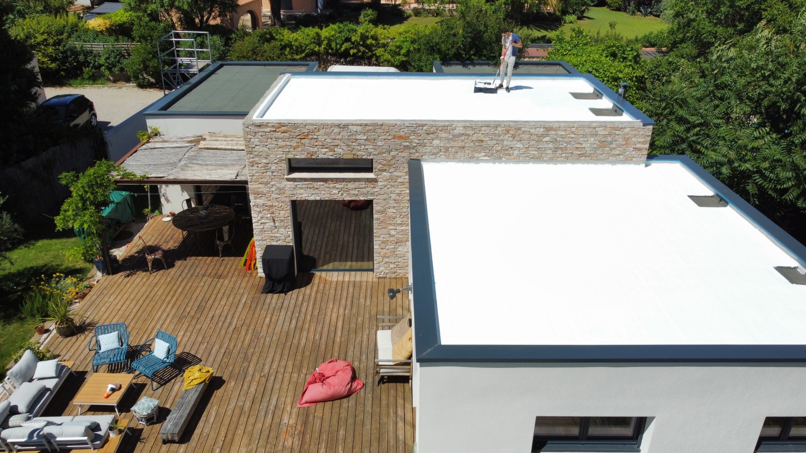 Projet Cool Roof Pourrieres Var protection contre le soleil, baisse de la température du logement