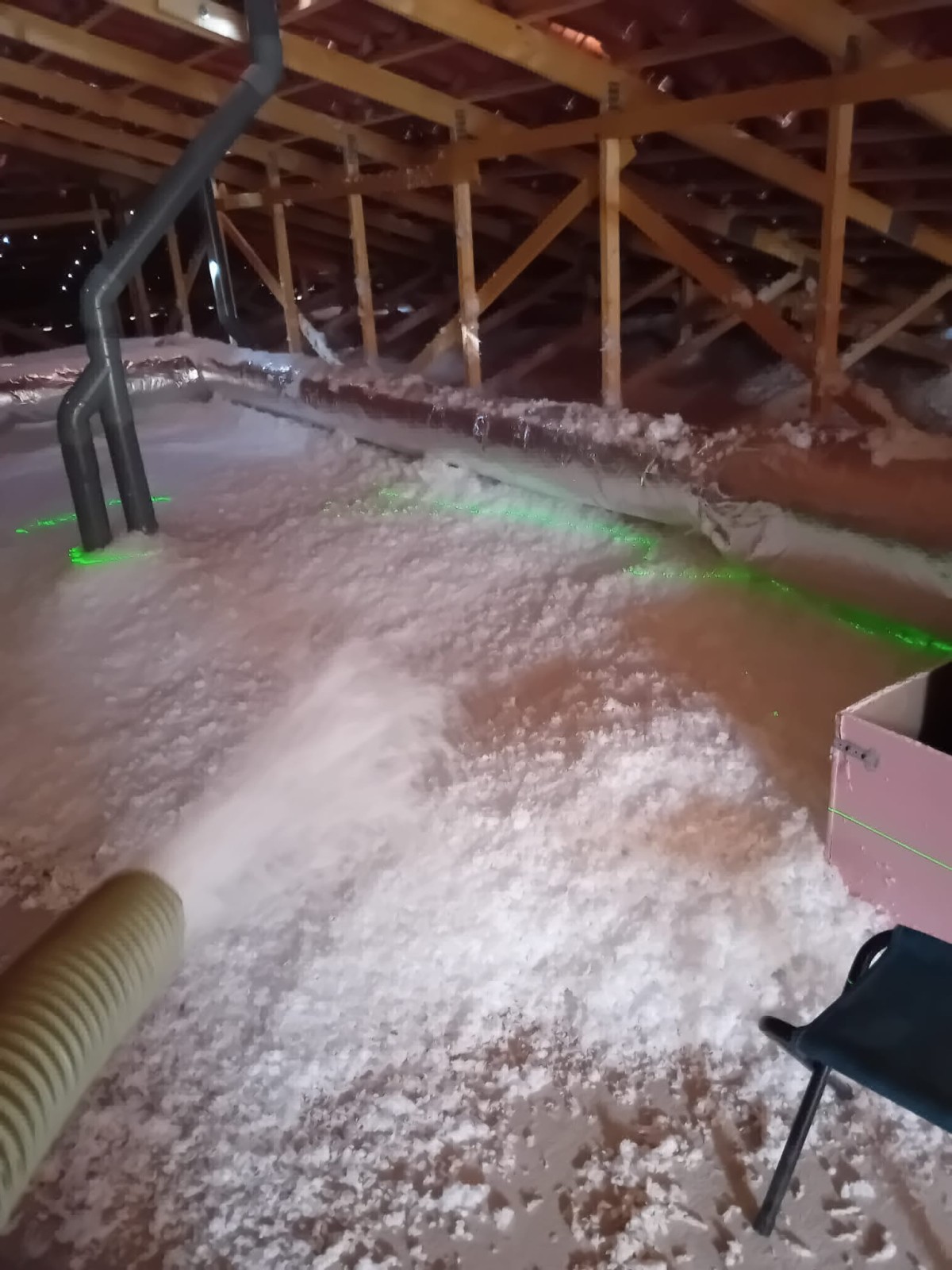 Rénovation énergétique intérieure avec isolation de combles perdus par laine de verre R10 à Manosque 04