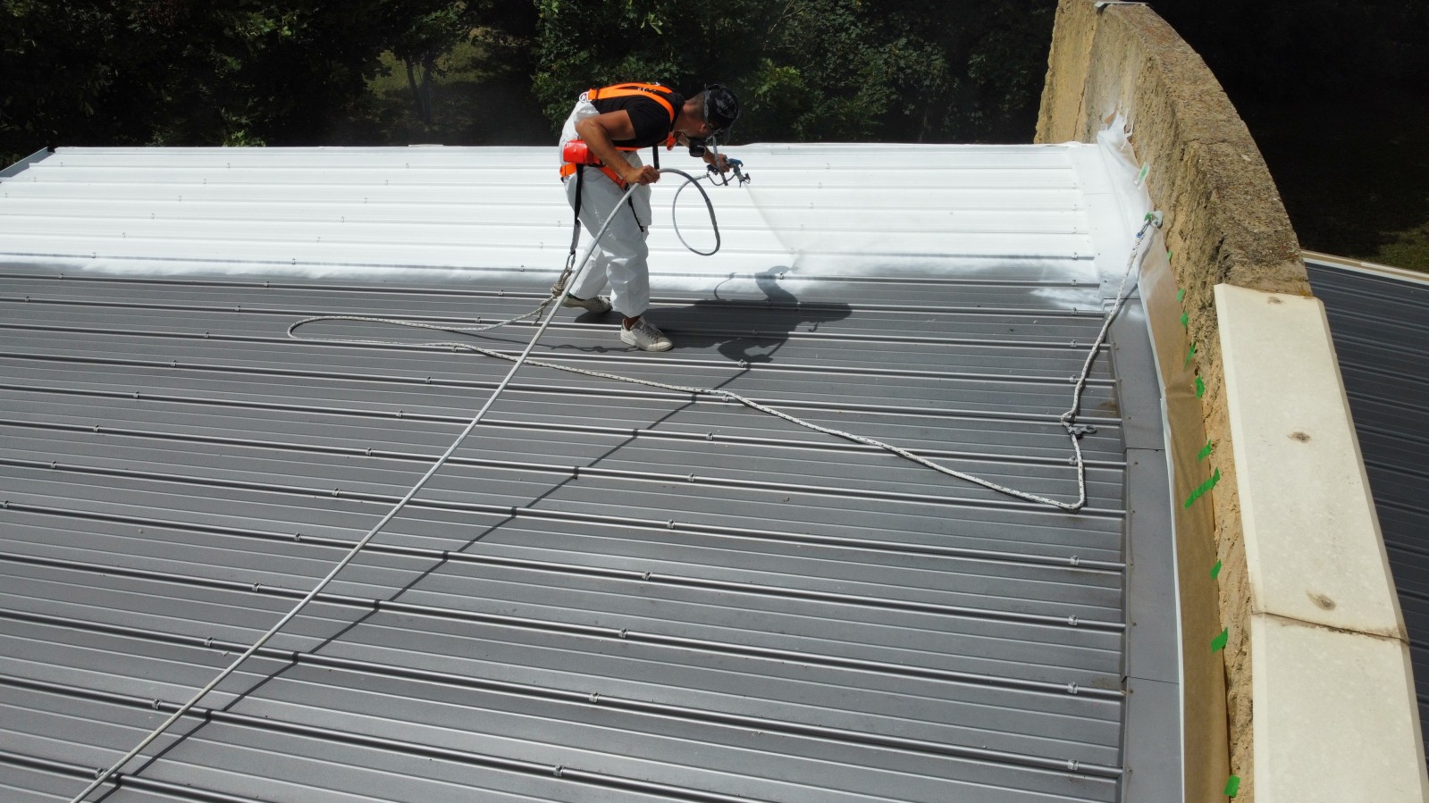 Peinture anti chaleur, peinture blanche toiture application airless 600m2  à Dignes 