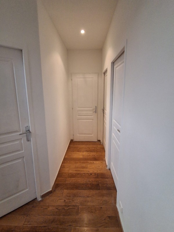 Combien coûte la pose de carrelage imitation bois sur 70 m² pour une maison individuelle à Aubagne et les Bouches-du-Rhône ?