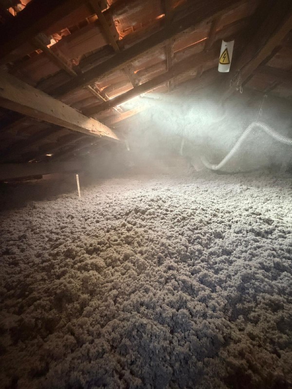 Isolation combles perdus ouate de cellulose R=7 – Chantier Aubagne