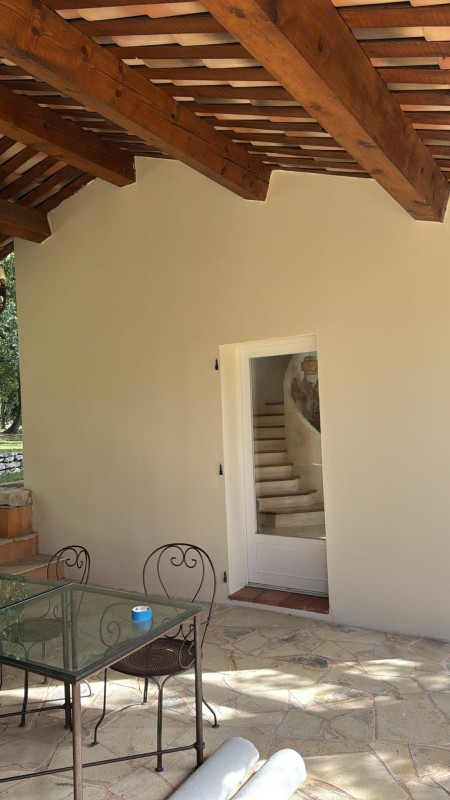 Ravalement de façade avec peinture thermo-réflective à Barjols : Fraîcheur estivale et durabilité