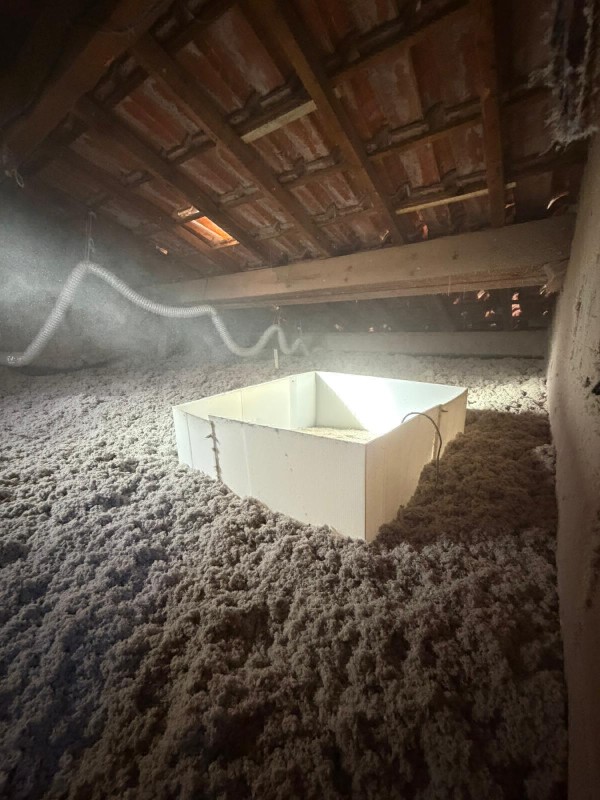 Isolation combles perdus ouate de cellulose R=7 – Chantier Aubagne