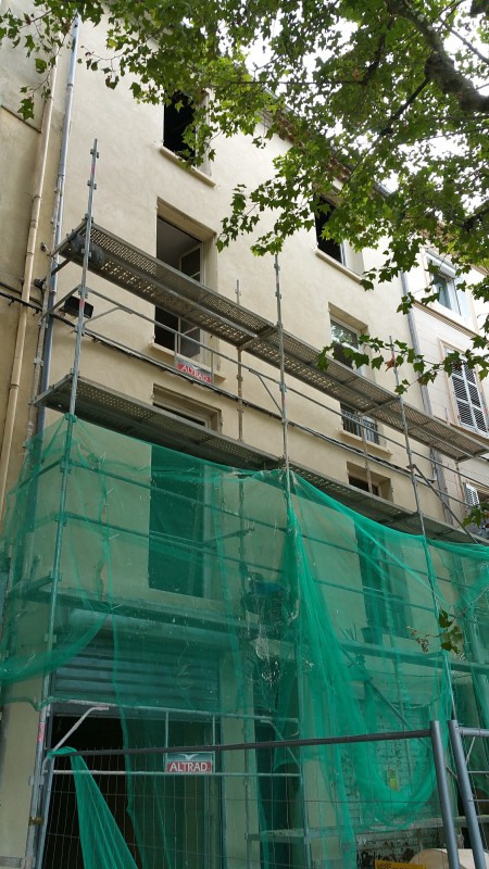 Renovation complète de la façade à l'enduit finition frotassé immeuble Gardanne 